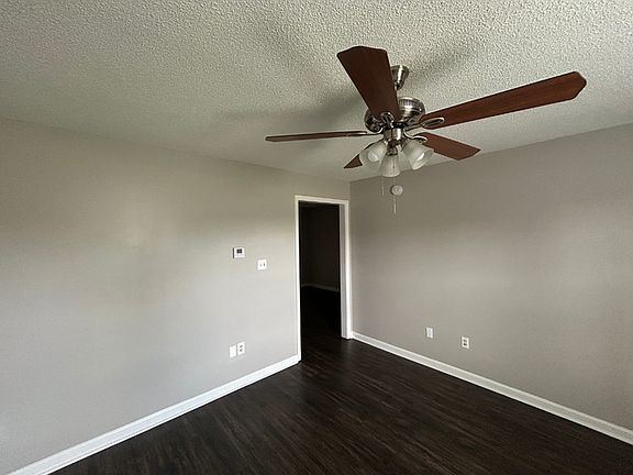 3rd image of 7449 Dunbarton Dr