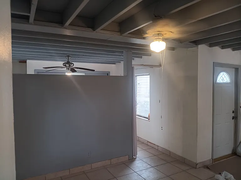 718 SW 8th St — Photo 2
