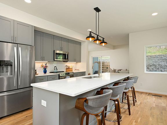 3rd image of 1638 Rialto St