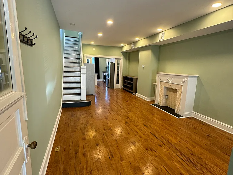 809 N Luzerne Ave — Photo 3
