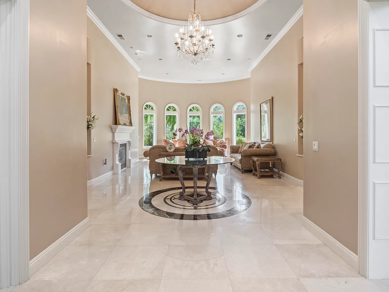 5 bed, 5.5 bath, 5600 sqft, $27,000 — Photo 4