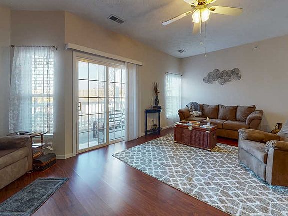 5th image of 154 Saddlebrook Ln Unit 415