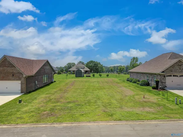 13 Village Ln, Boaz, AL 35956