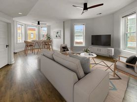 819 N Rockwell St, Chicago, IL