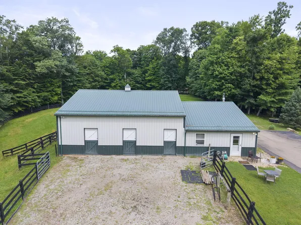 1825 Chickasaw Ln, Sugar Grove, OH 43155