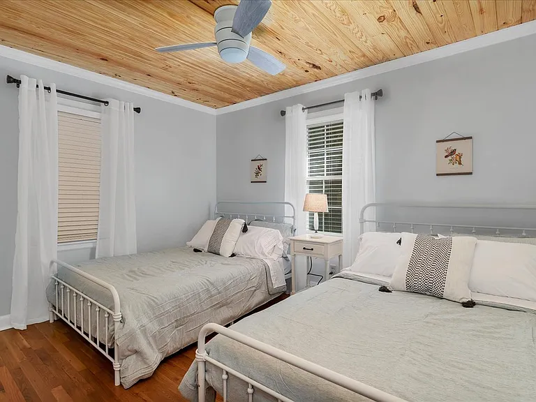 260 E Connecticut Ave — Photo 39
