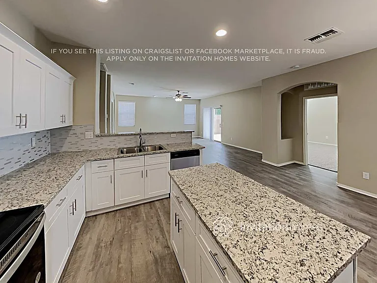 12511 W Campina Dr — Photo 6