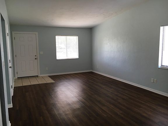 4th image of 1905 Fern Palm Dr
