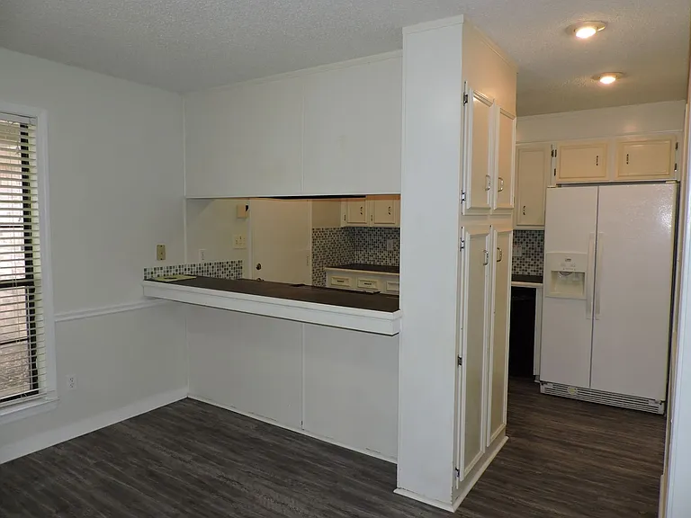 2780 Honeywood Dr — Photo 6