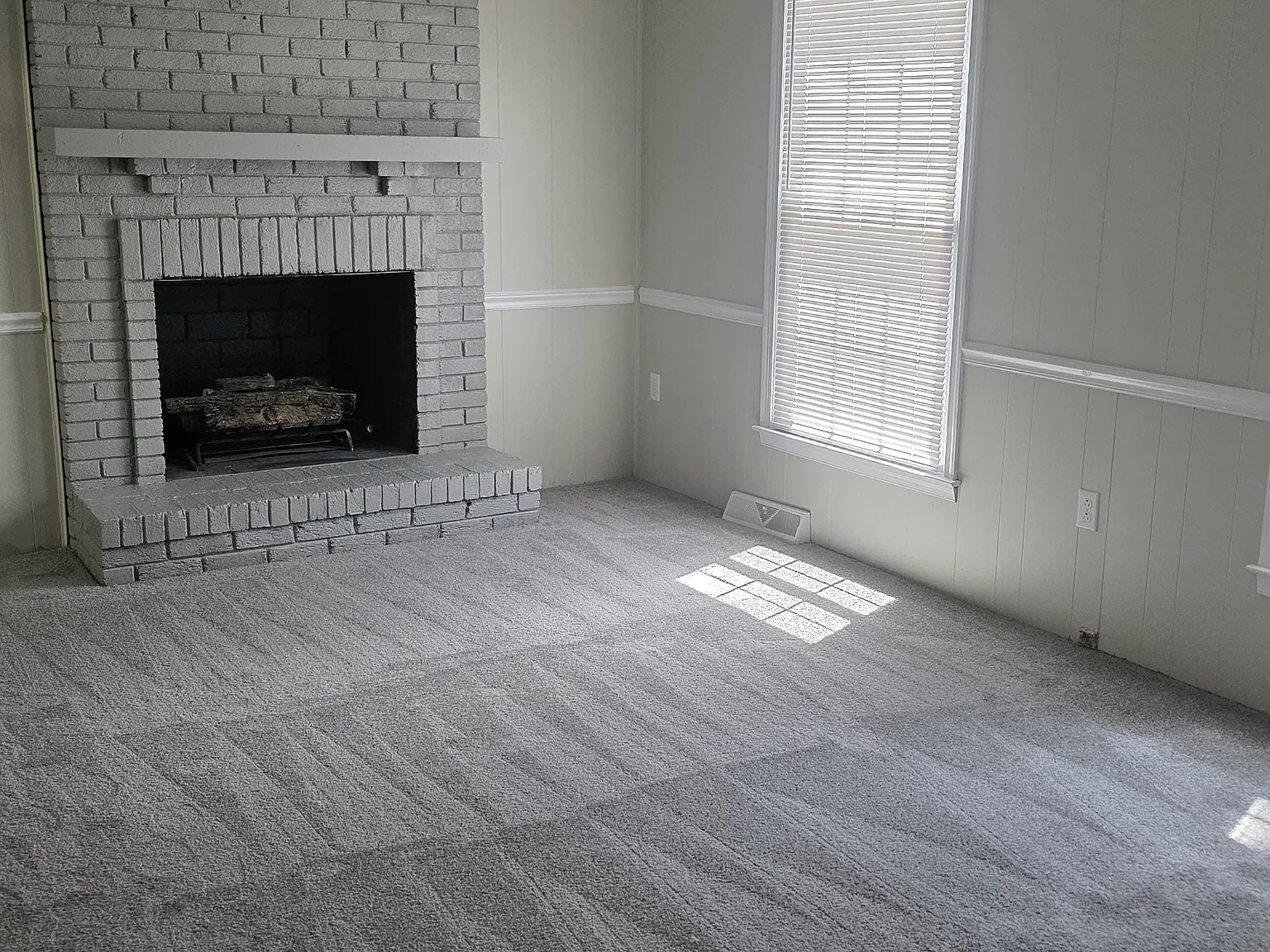 4 bed, 2.5 bath, 2263 sqft, $2,500 — Photo 2