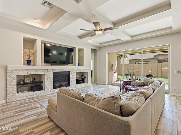 3rd image of 3901 E POWELL Place