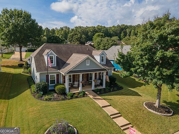 2nd image of 34 Tapestry Ln