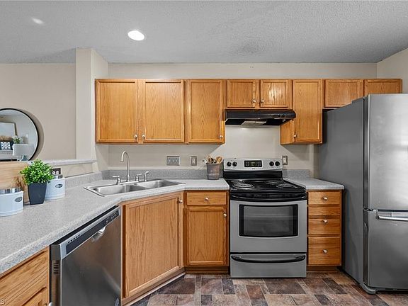 3rd image of 6329 Inkberry Dr