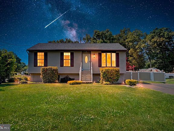 3rd image of 1339 Aino Ln