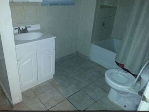 4th image of 3509 W Montrose Ave
