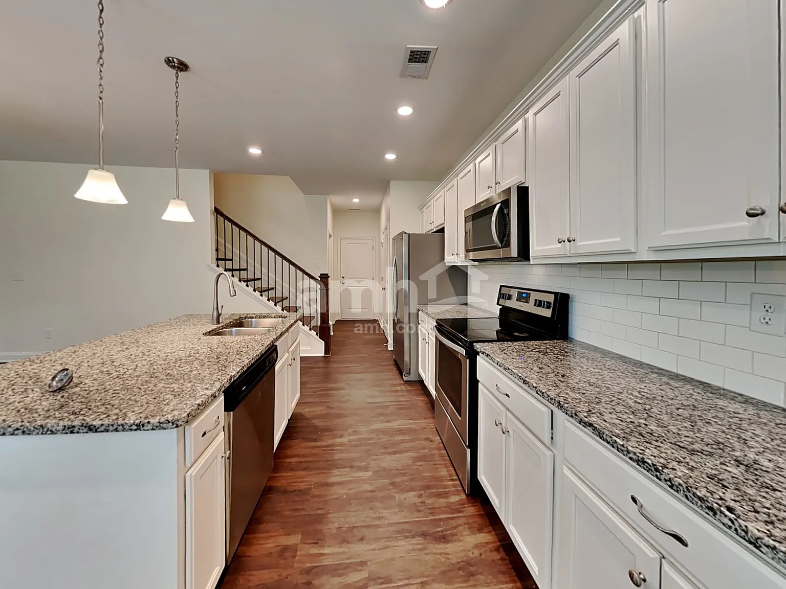 4 bed, 2.5 bath, 2400 sqft, $2,390 — Photo 4