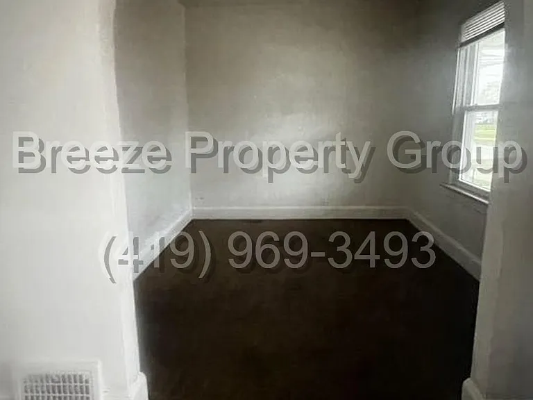 422 Dexter St — Photo 5