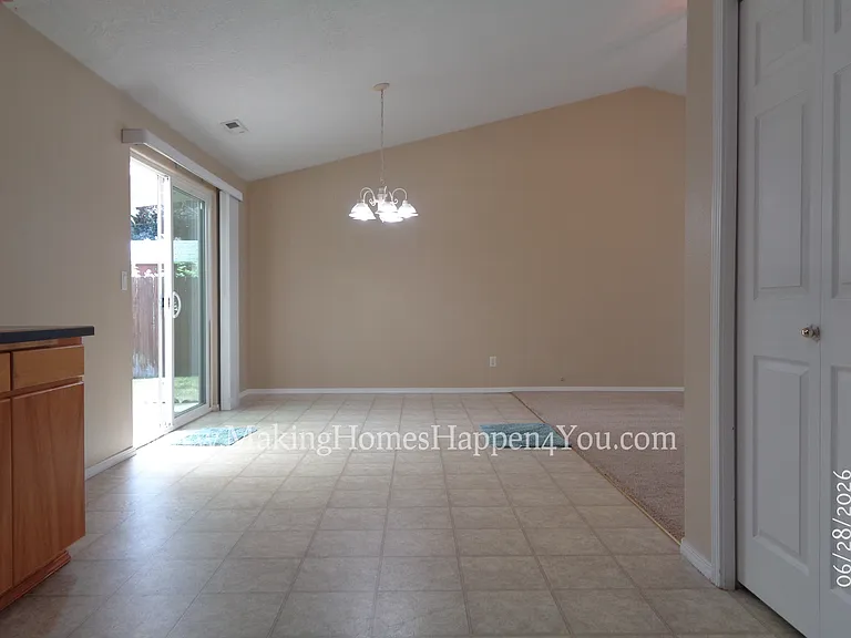 260 SW Oregon Trail Dr — Photo 13