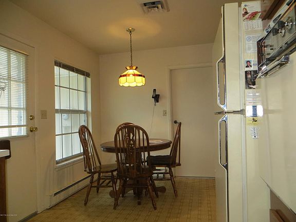 2nd image of 954A Aberdeen Dr