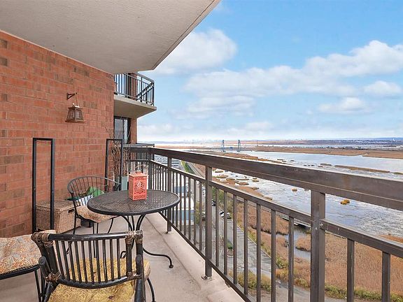 5th image of 1610 Harmon Cove Tower #1610