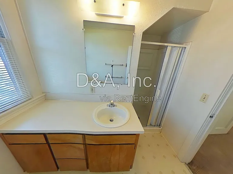 443 NW 14th St — Photo 11