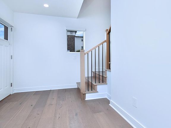 5th image of 4639 Cahuenga Blvd