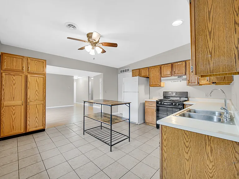 1548 Autumn Dr — Photo 9