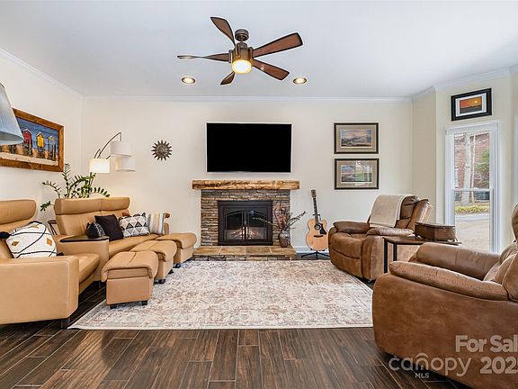 4th image of 125 High Sail Ct