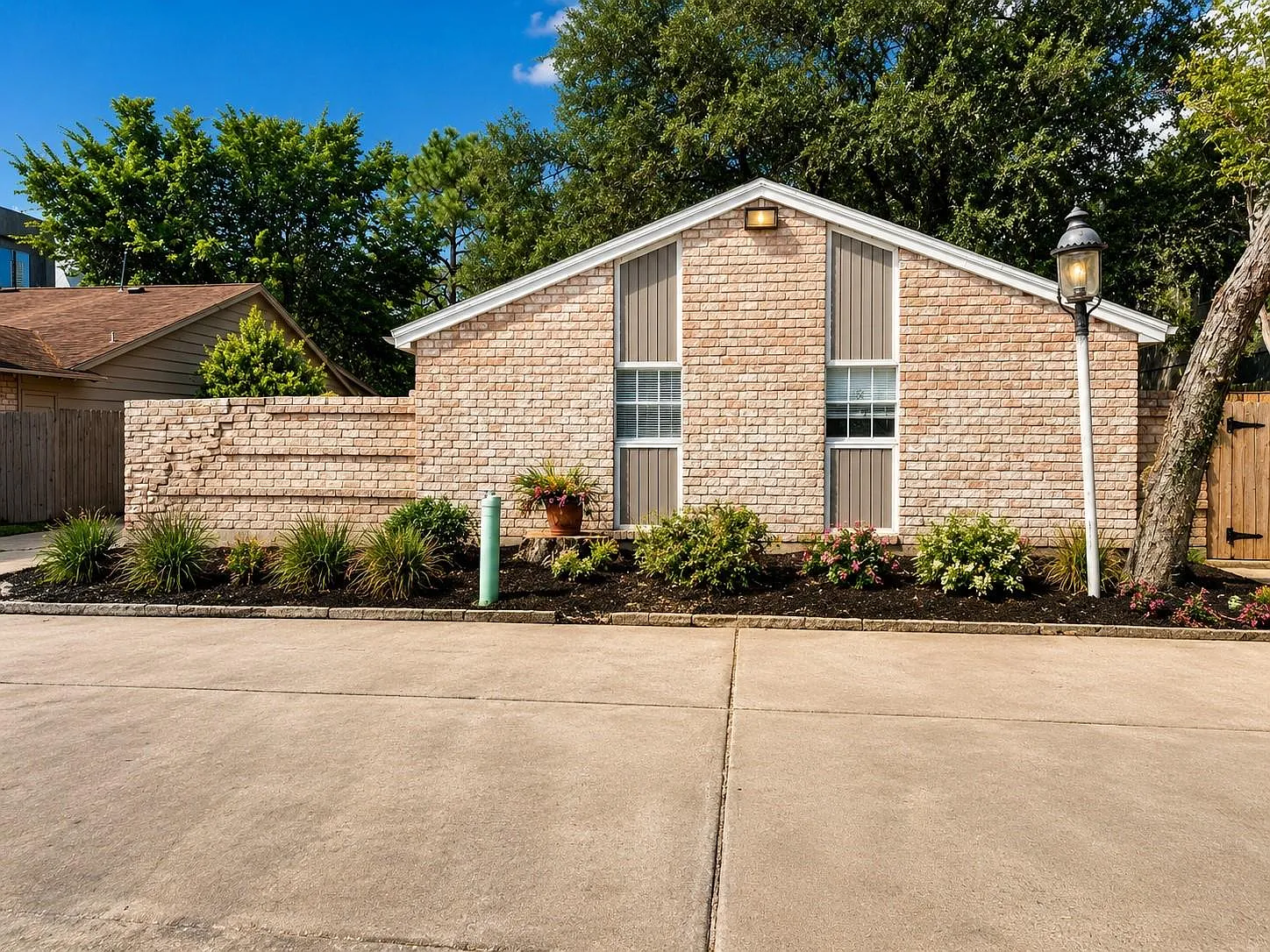 3 bed, 2.0 bath, 1805 sqft, $1,800 — Photo 1