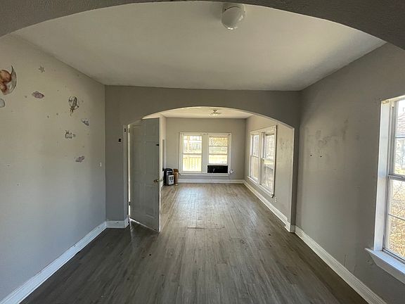 5th image of 2403 W Southcross Blvd