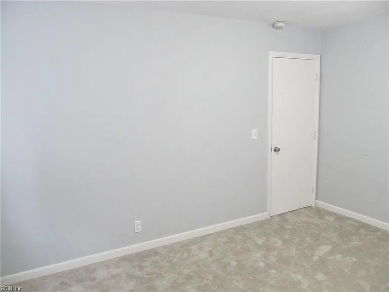 954 Dovercourt Rd — Photo 20