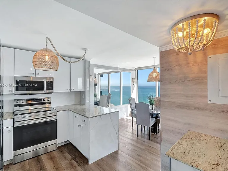 2401 Collins Ave #1902 — Photo 5