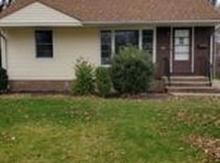 992 S Green Rd, Cleveland, OH 44121