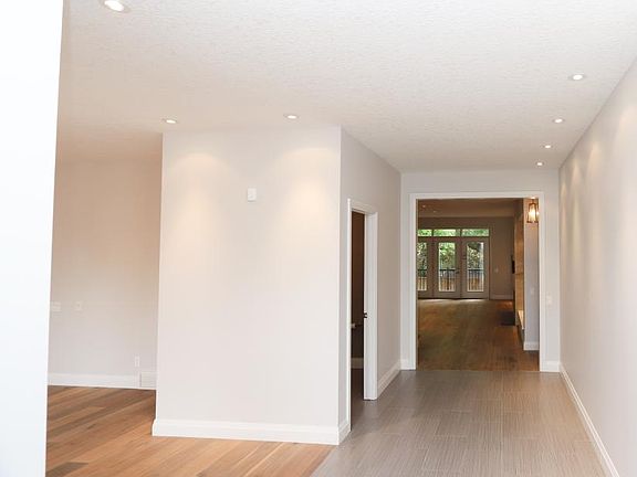 2nd image of 6 Saint Monica Ave SE