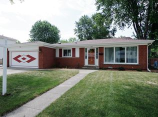 101 Roxbury Ln, Des Plaines, IL 60018