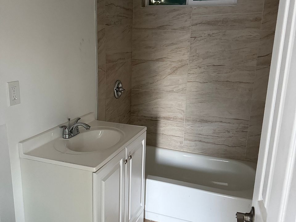 2nd image of 2113 Wesleygrove Ave #1/2