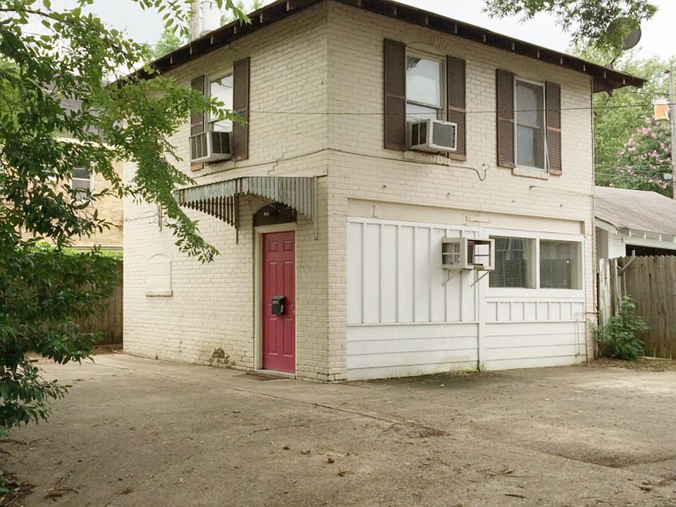 1st image of 3202 Gilbert Dr #3202