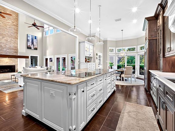 5th image of 6401 Hollytree Cir