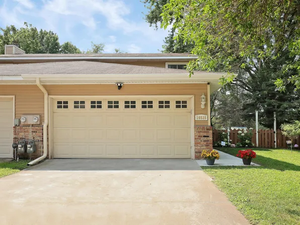 16535 Terrey Pine Dr, Eden Prairie, MN 55347
