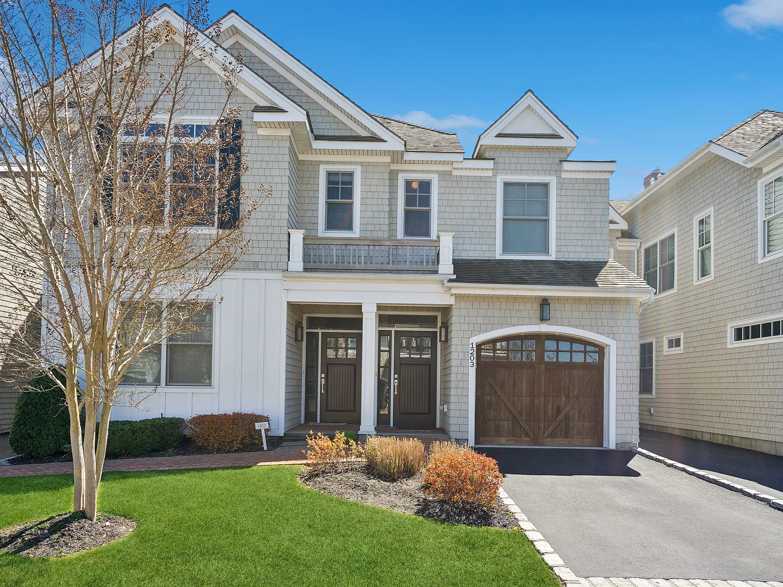 Southampton Village Recently Built Condo — Photo 2
