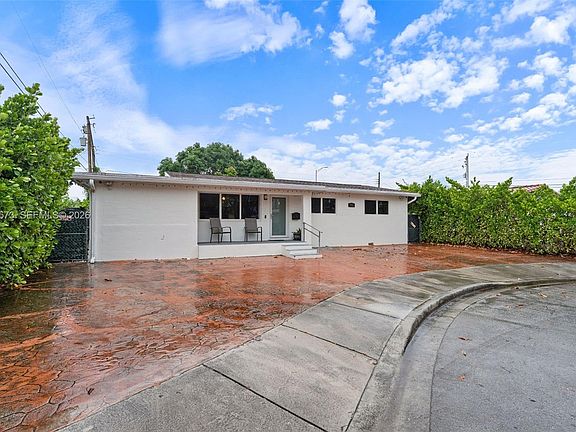3rd image of 985 SE 2nd Pl