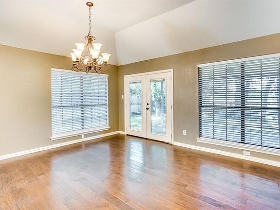 3rd image of 2505 Whispering Oaks