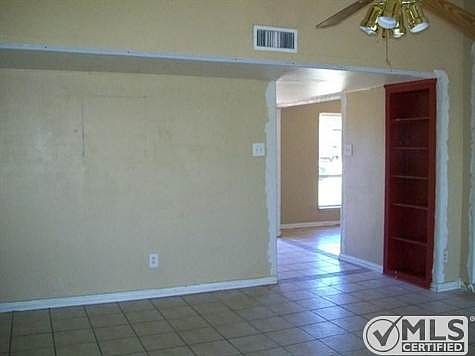5th image of 1609 Squire Ct