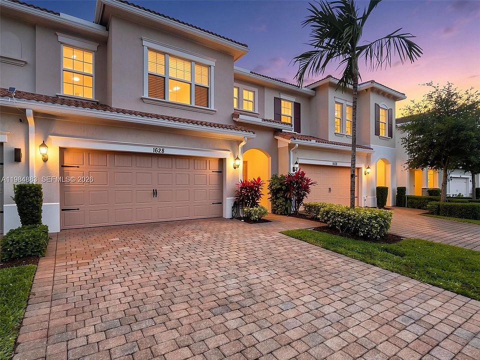 1st image of 1628 Myrtle Oak Ter