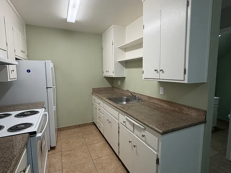 2124 90th Ave #1 — Photo 3