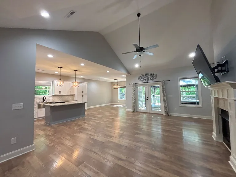 262 Allenwood Dr — Photo 4
