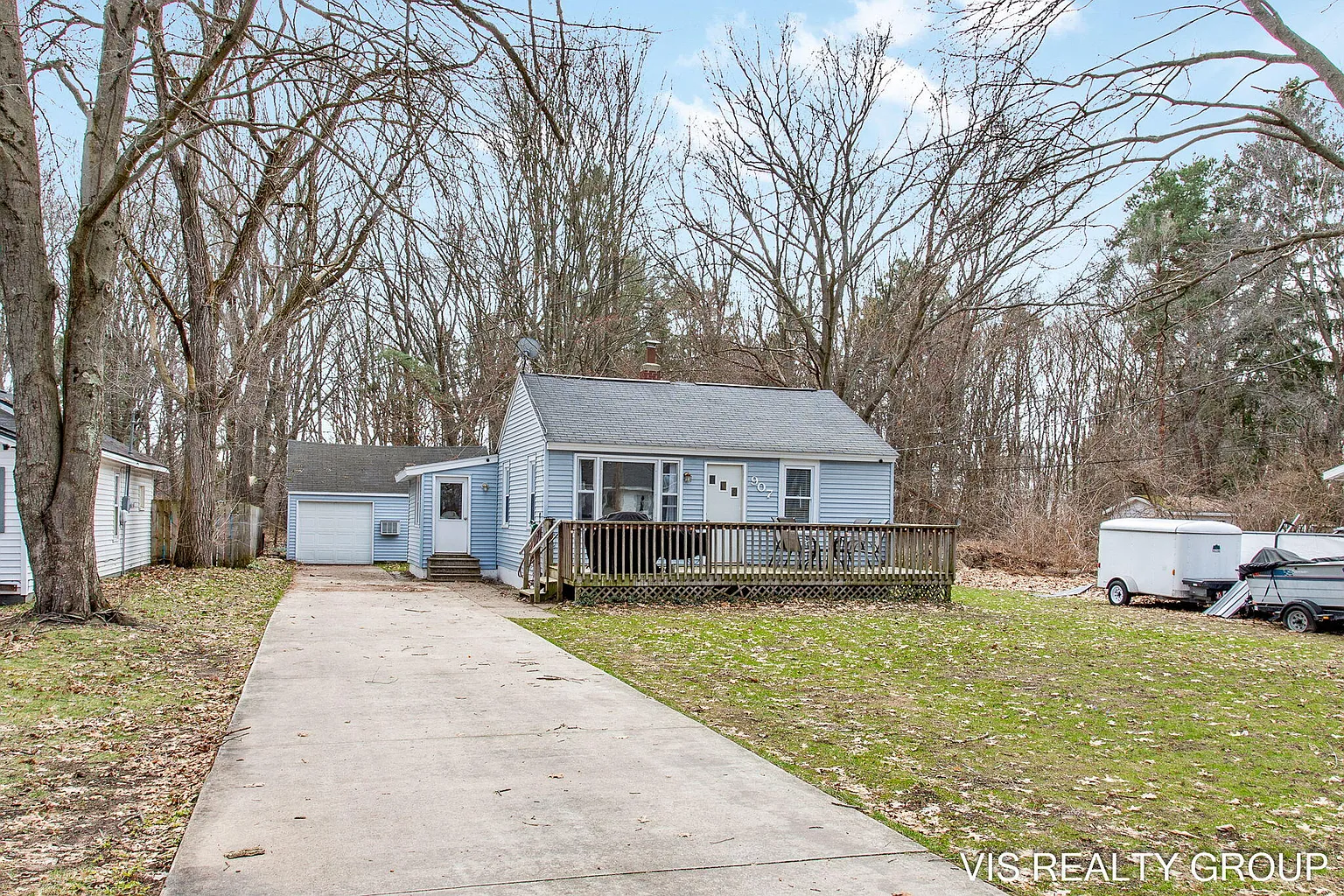 907 Wilson Ave photo 1
