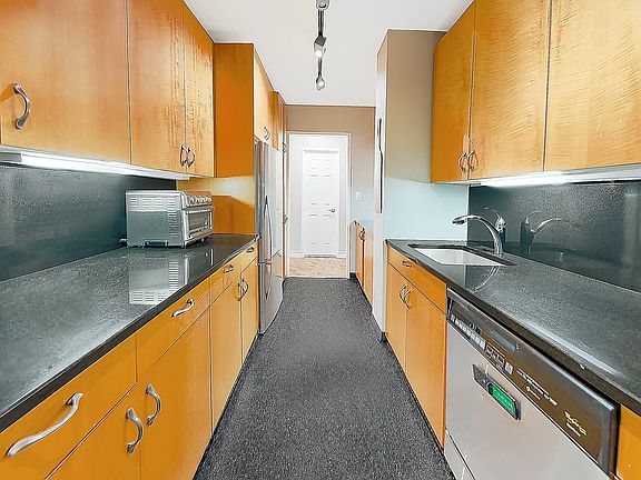 3rd image of 303 E 57th St APT 17E