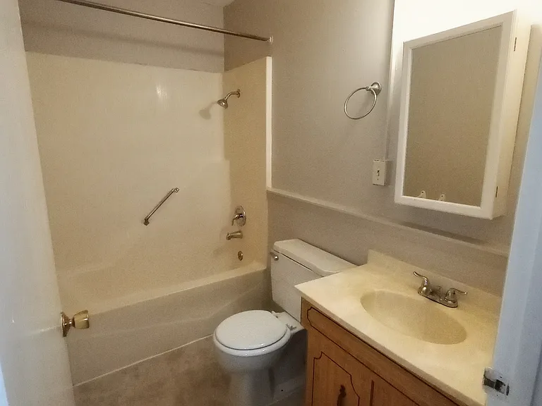 1850 S Main St #7 — Photo 9