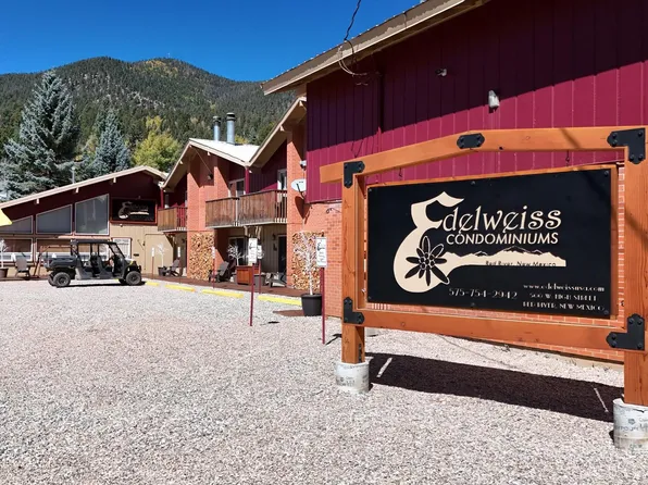 500 W High St #10, Red River, NM 87558